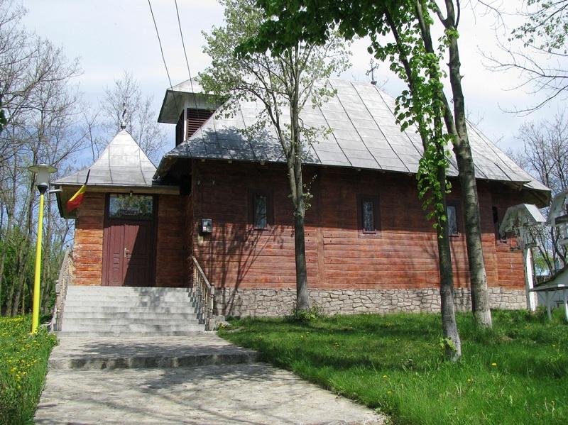 Biserica - vedere exterioară